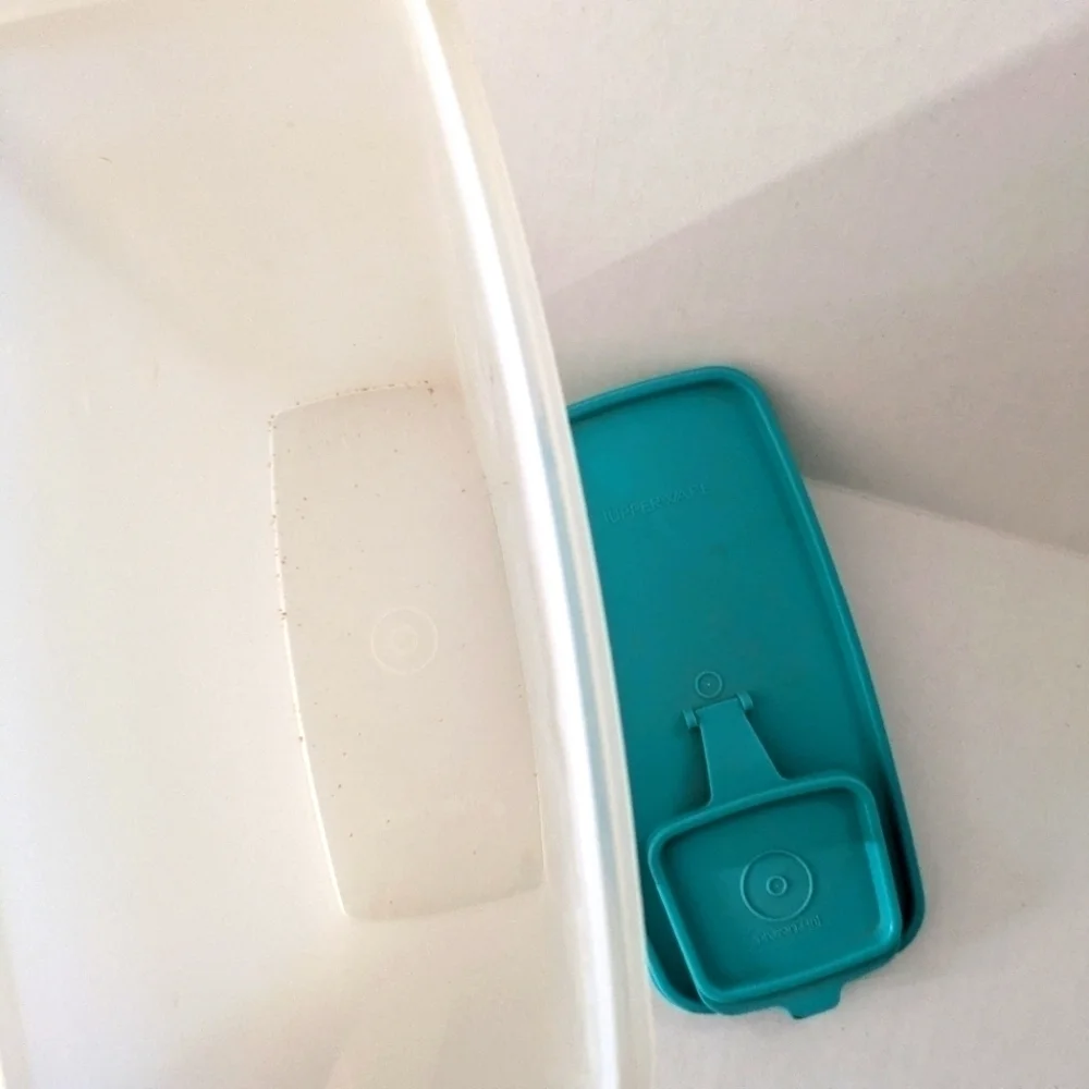 Tupperware Modular Mates Cereal Container vintage white with teal/ turquoise lid